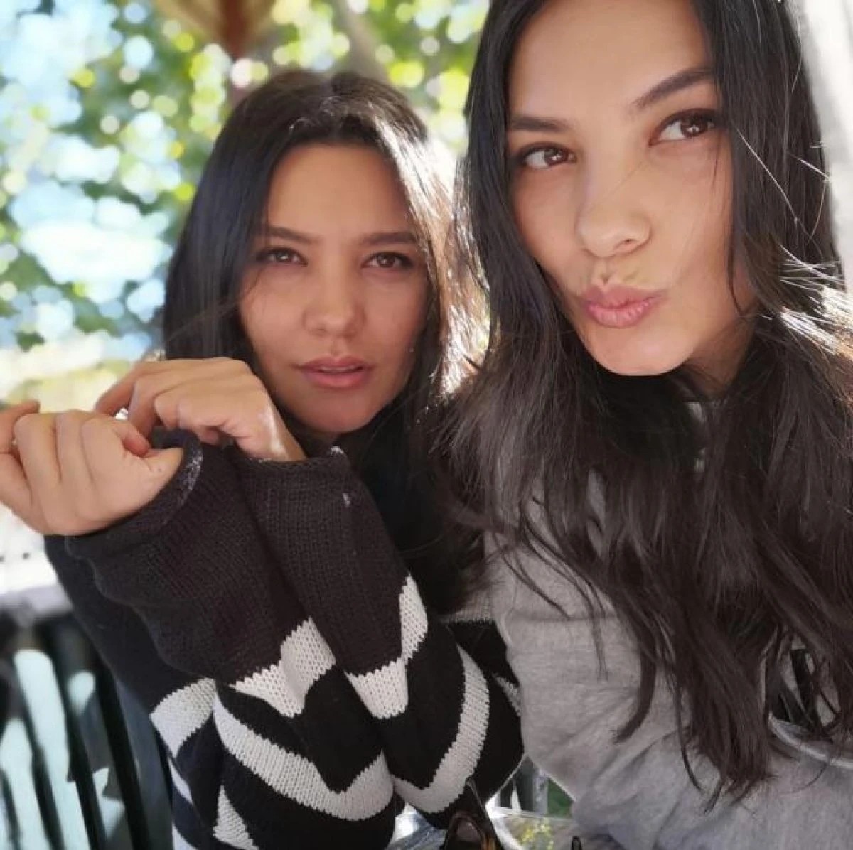 Hazal Filiz Küçükköse Instagram'da ikizini paylaştıkça herkes şaşkınlığa uğruyor